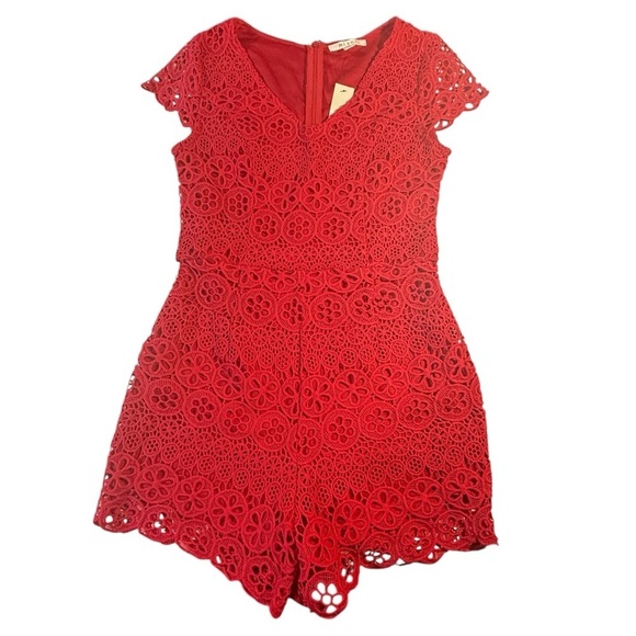 Miami NWT Lace Crochet Floral Romper Size Medium  Red Vacation Summer Francescas - Picture 1 of 11